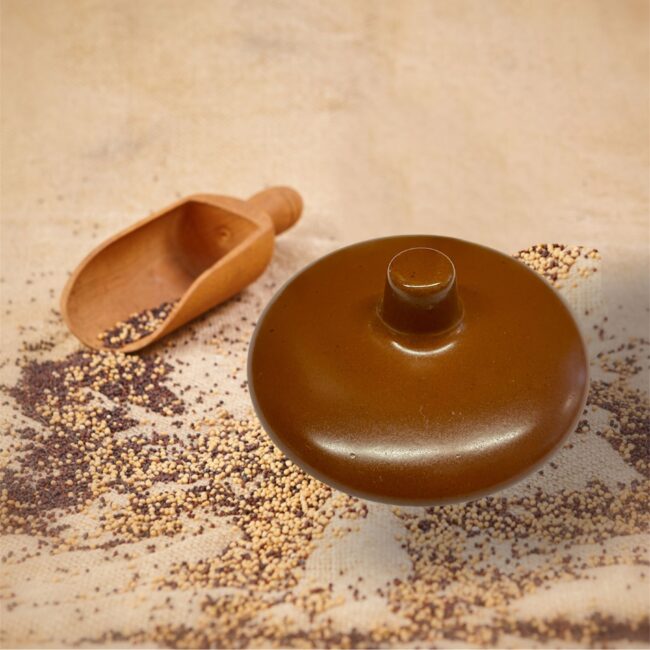 Handgefertigter Tondeckel für Senftopf